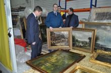 Украинка пыталась вывезти в Китай коллекцию картин XVIII-XX века  фото 1