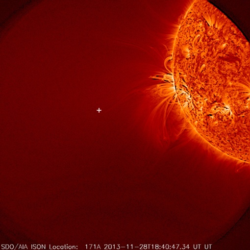 Опаленная Солнцем, но выжившая комета угрожает Земле фото 1