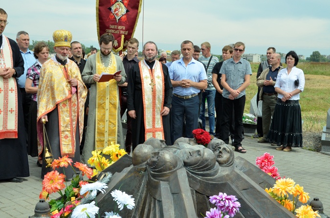 Во Львове почтили память жертв Скниловской трагедии фото 1