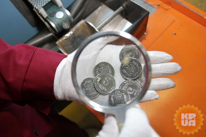 Как печатают гривны и чеканят монеты фото 1