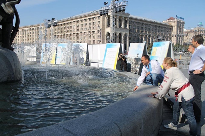 На Майдане ко Дню Независимости заработали фонтаны фото 4