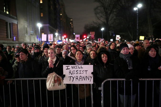 В центре Вашингтона прошла акция протеста против Трампа