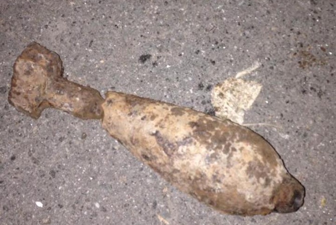 В Киеве на улице отыскали взрывоопасный снаряд