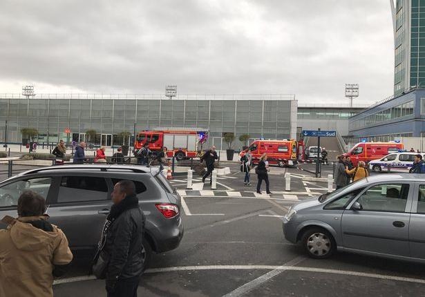 В парижском аэропорту Орли устроили стрельбу, идет спецоперация