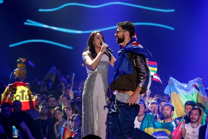 Евровидение-2017: зритель выбежал на сцену и снял штаны во время выступления Джамалы